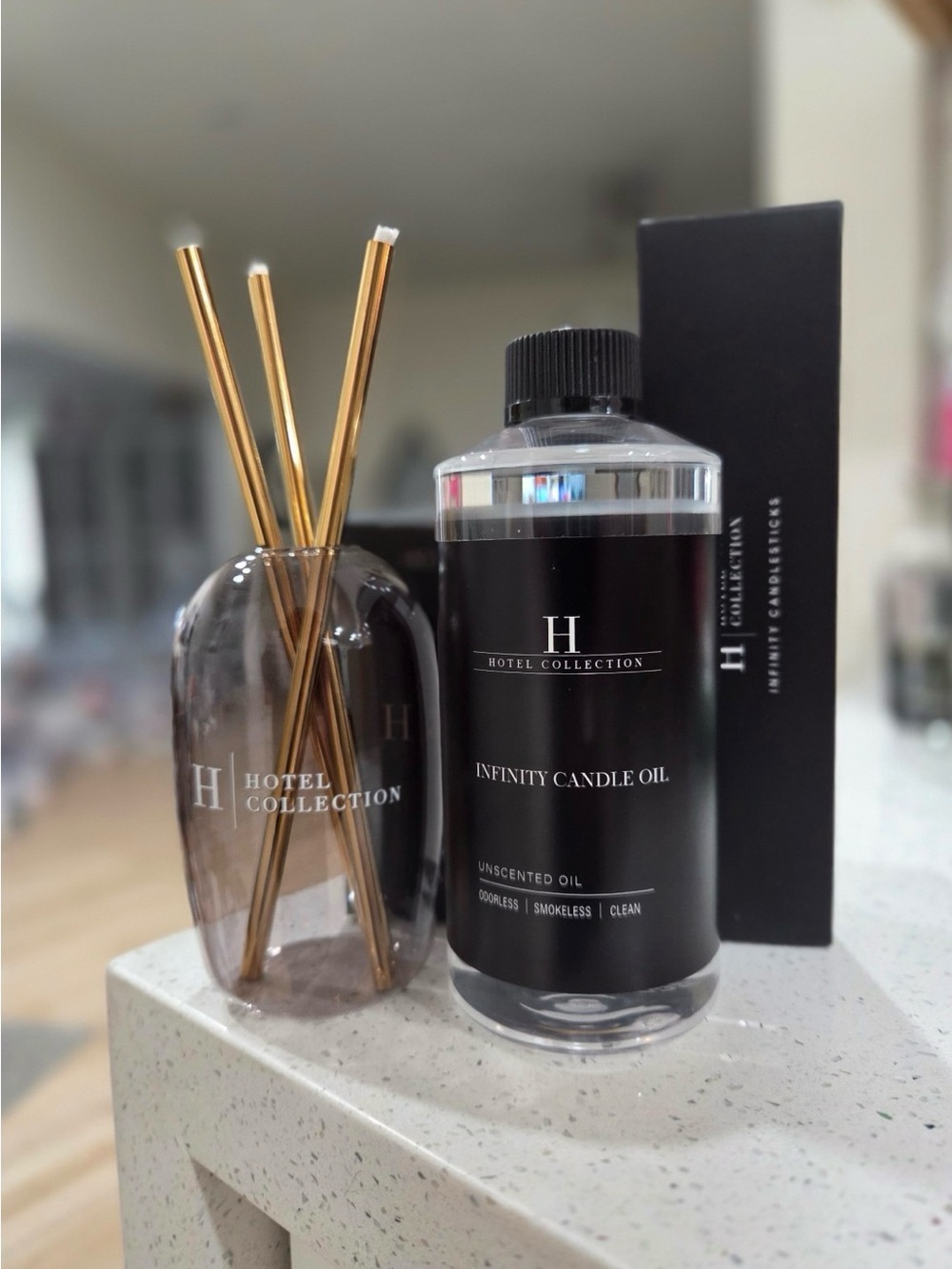 Hotel Collection Infinity Candle Set, Clear Vase, Gold Candles, Retail $120+ NEW